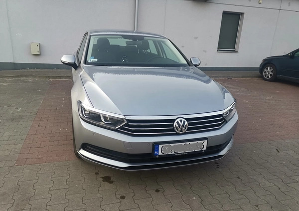 Volkswagen Passat cena 63999 przebieg: 79750, rok produkcji 2017 z Warszawa małe 121